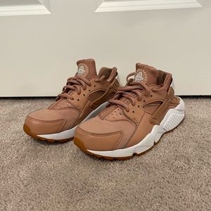 SOLD | Nike Air Huarache Dusted Clay/White-Gum Sneakers